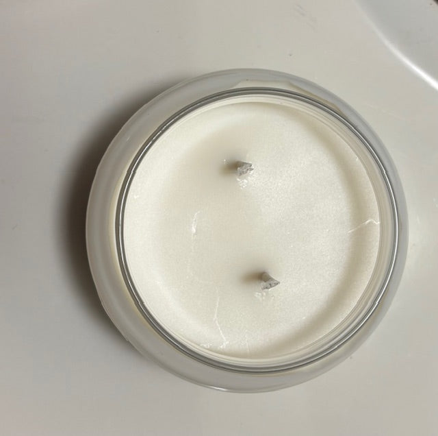 A close up of this 10 oz warm cozy candle